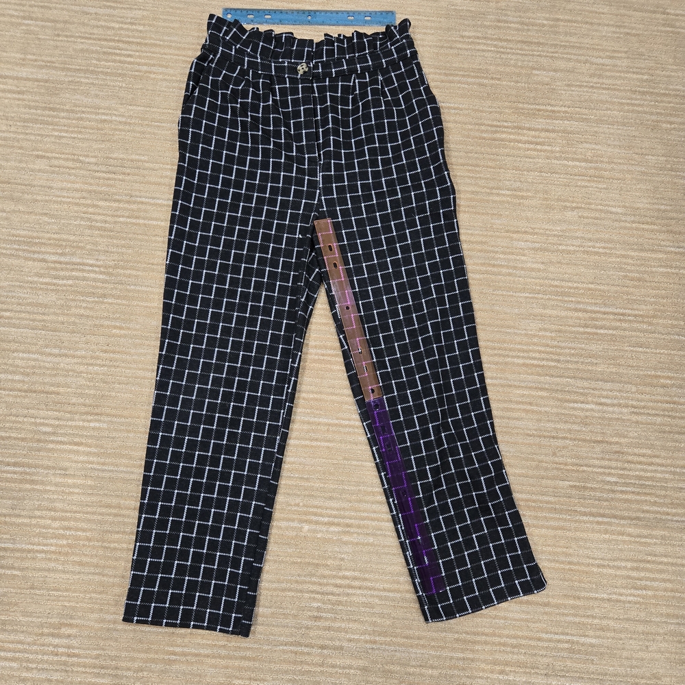 Good Luck Gem Black and Gray Cropped Paperback Waist Pants